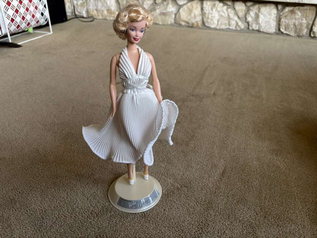 1997 Marilyn Monroe Collector's Edition Barbie Doll