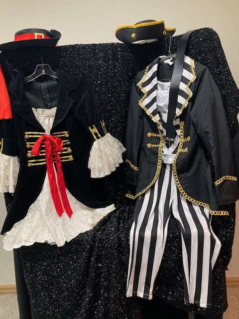 Female DELUXE  ADULT  PIRATE Set       Starting at $35