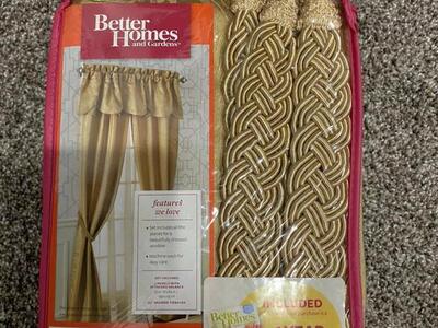 Better Home Garden Complete Window Set Curtains