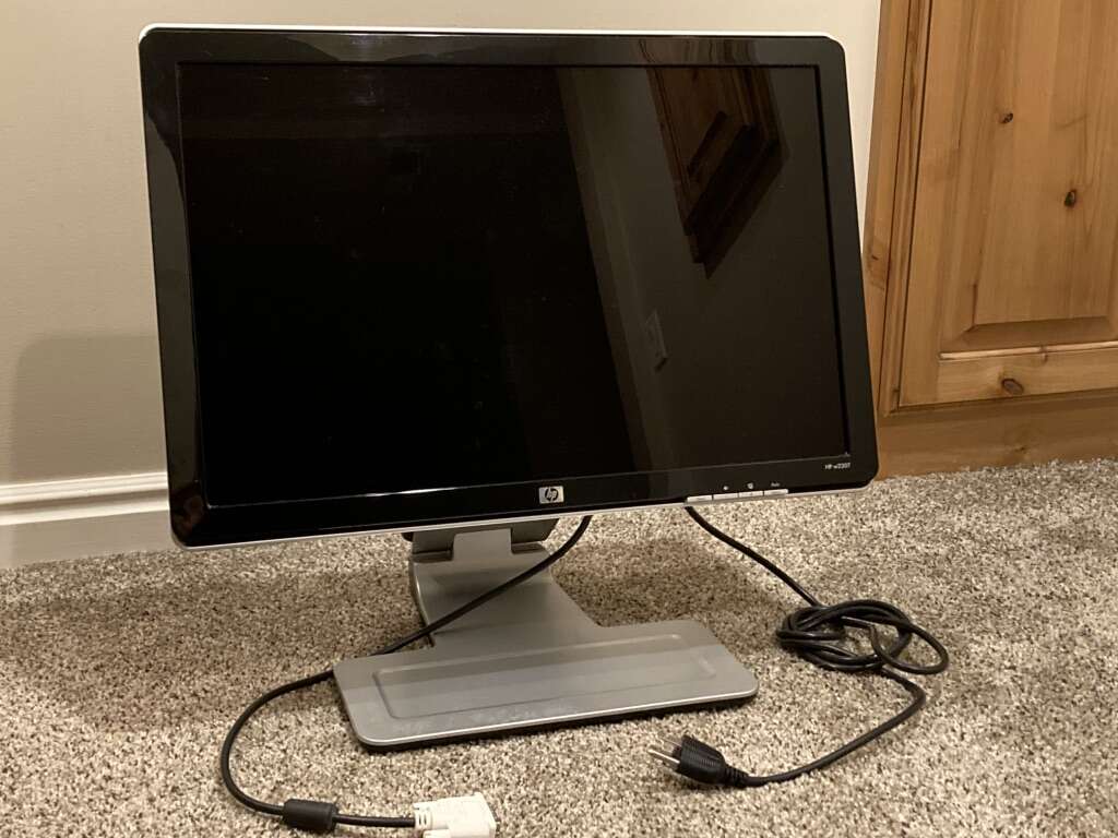 22 Inch HP w2207 Adjustible Angle Monitor