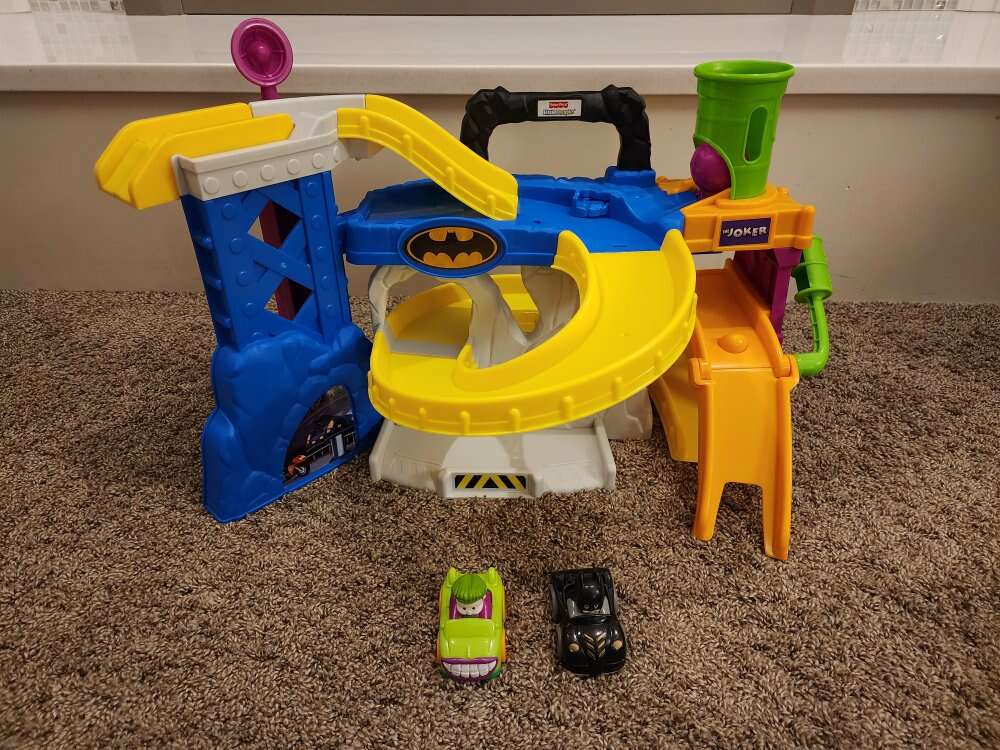 Little People Wheelies Batman Race Track Tower
