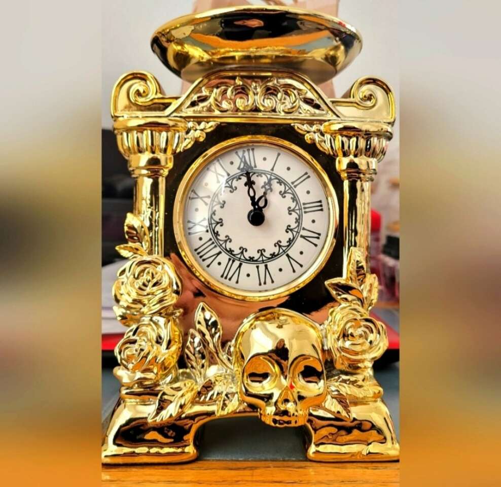 Gold skull clock/ 3 wick candle holder. General