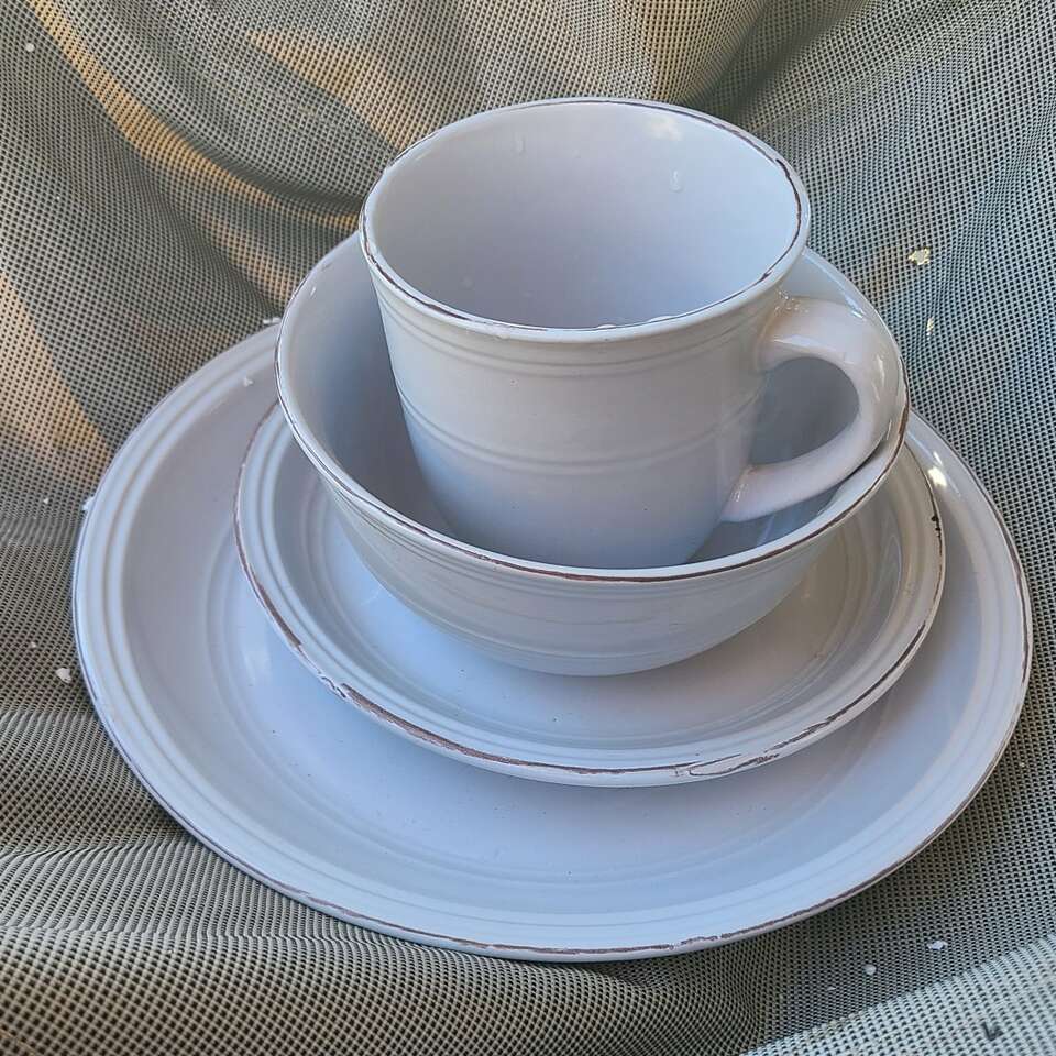 New 15 piece dinnerware stoneware set