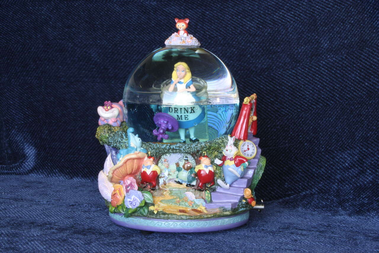 Disney Alice in Wonderland Snow Globe - RARE