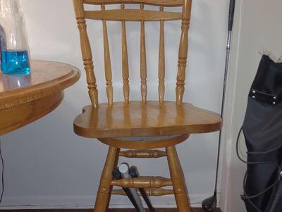 Twin bar/kitchen stools immaculate shape!