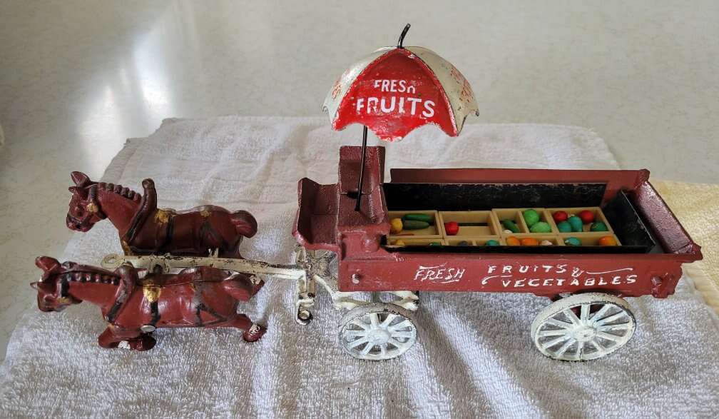Vintage Cast Iron Produce Wagom