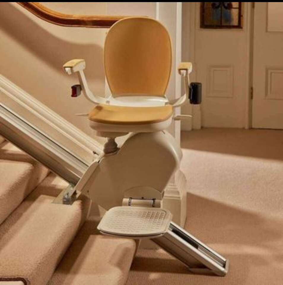 Up To 16 Steps Stairlift System - Like New