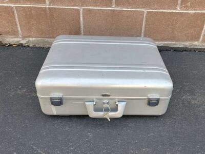 Zero Halliburton Case With Key Centurion Elite