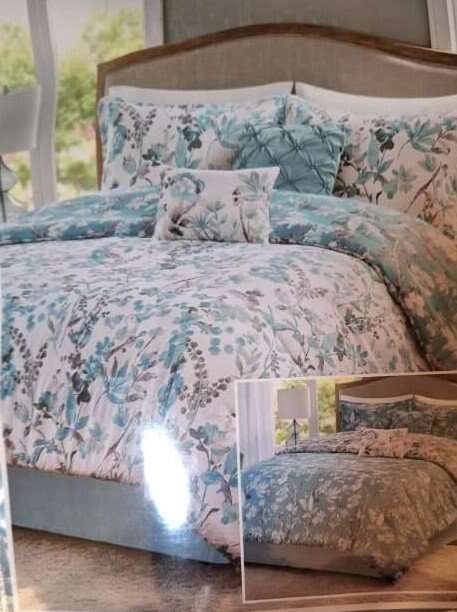 NEW Madison Park Queen Comforter--NEW