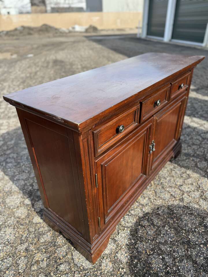 Used living room dresser 30. Furniture