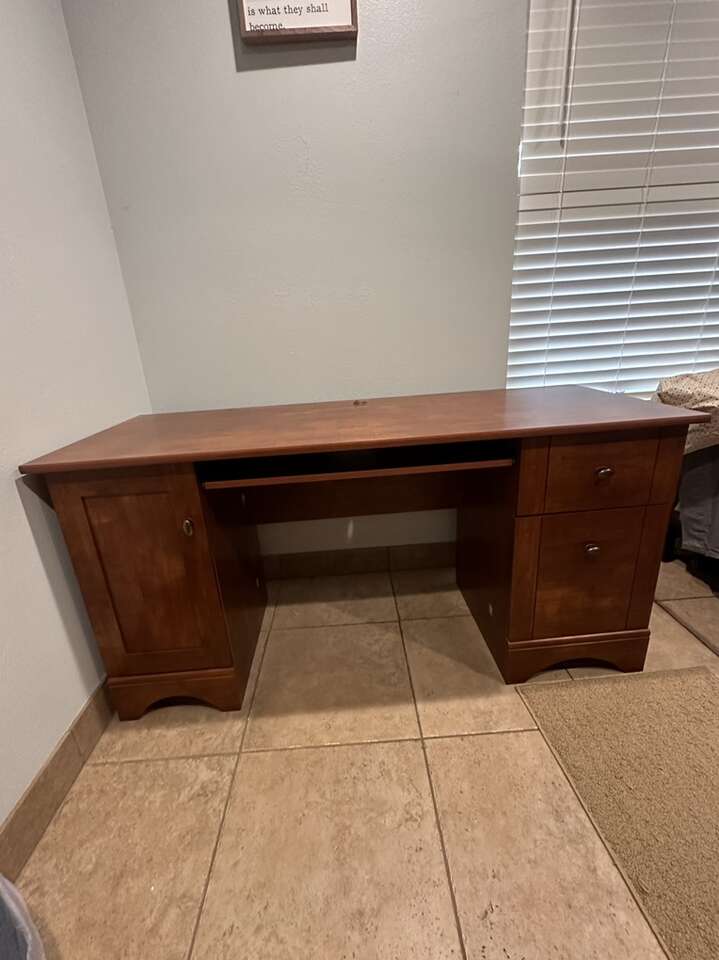 Really Nice Almost New Desk Furniture