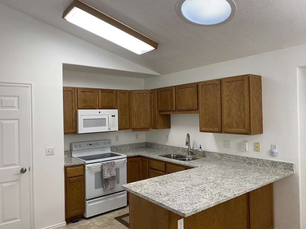 BEST LOCATION! NEWLY REMODELED MASTER ROOM! WALK IN CLOSET! PARKING SPOT!