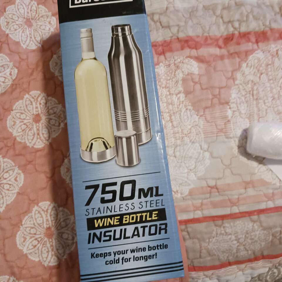 Wine bottle insulator