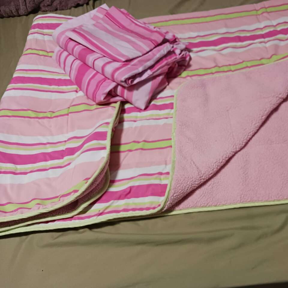 Twin bedsheet set and blanket