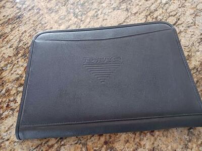 Laptop pouch, zippered