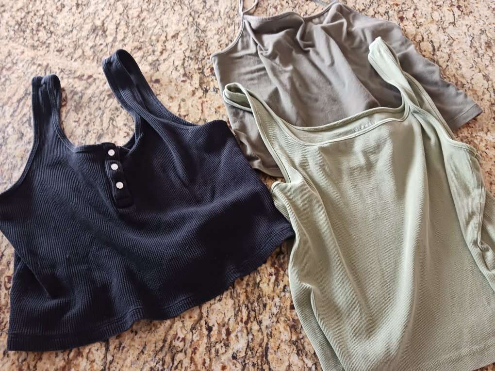 L/XL Cropped and tanks (24) and 1 bottom