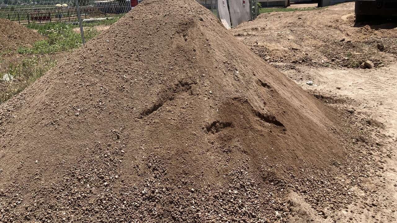 Screen top soil top soil