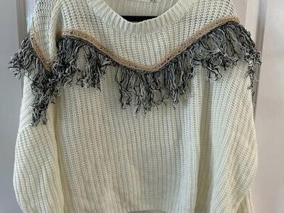 Women’s Sweater with fringe mustard seed brand M