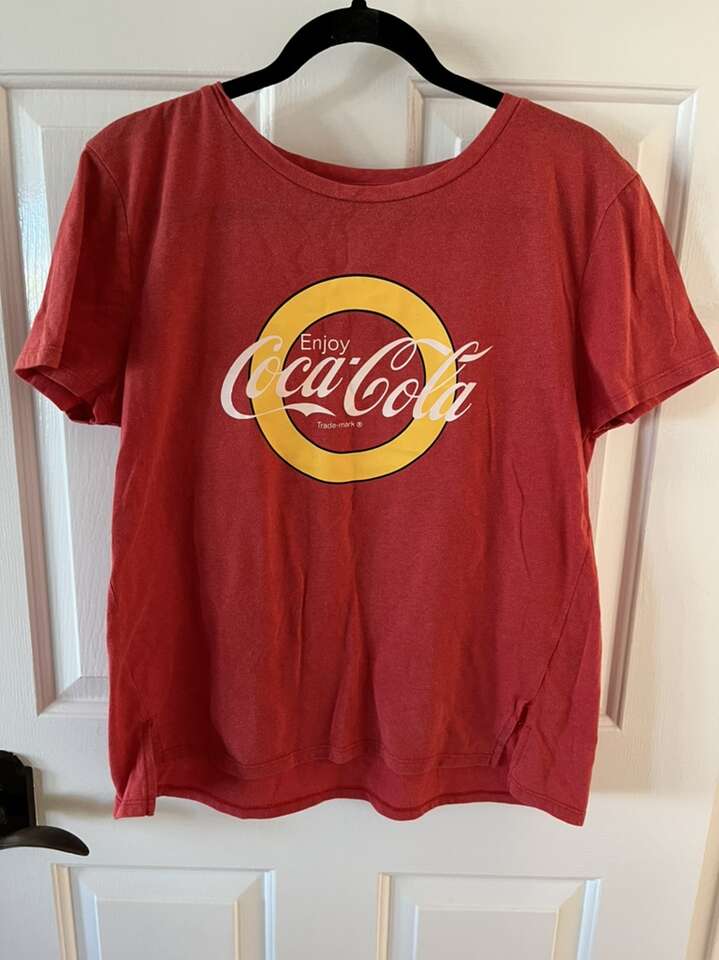 women’s red t-shirt coca-cola brand red XL