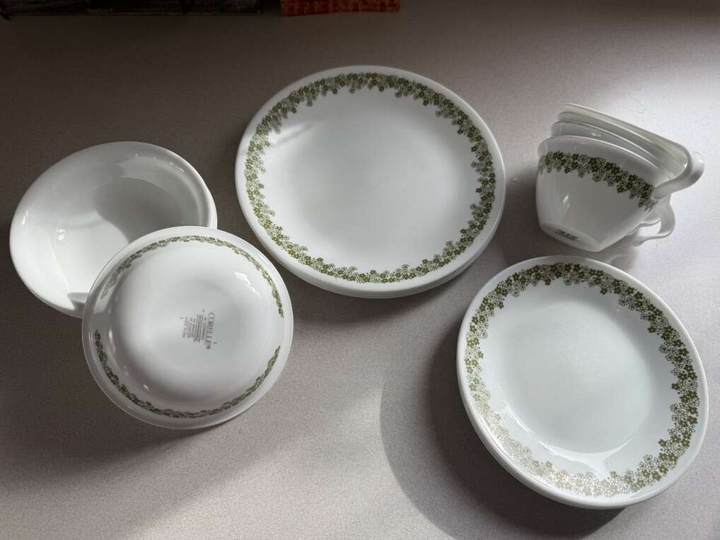 Vintage Styled Corelle Crazy Daisy Dish Set