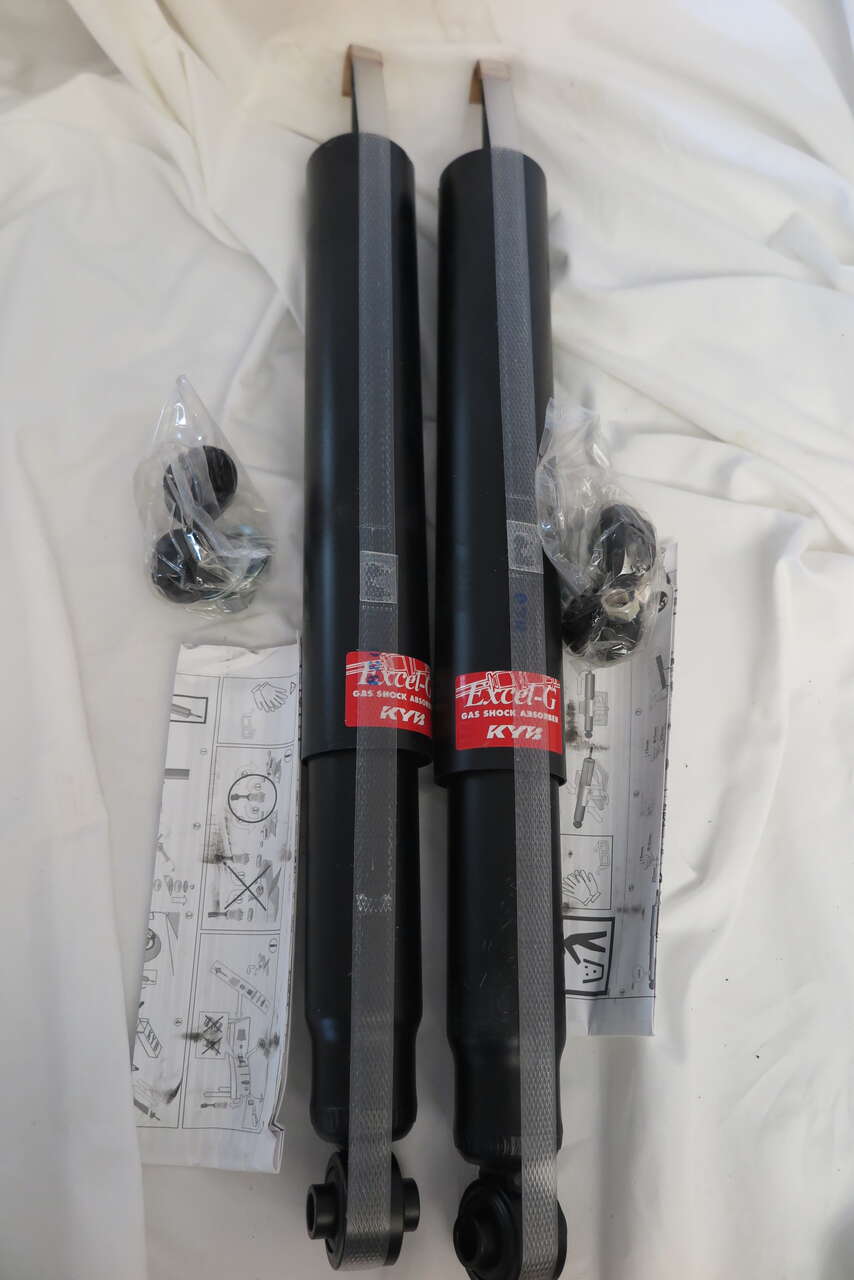 (2)kyb/ford f-150 front gas shocks 344375 (1997-2004)