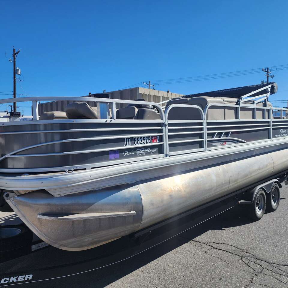 2020 22XP3 tri tune with strawberry boat slip