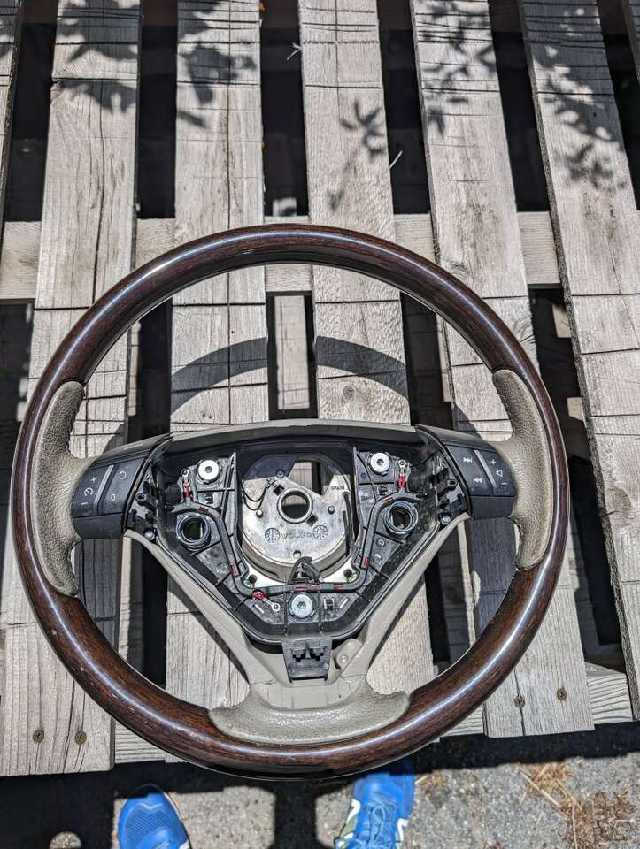 2006 xc90 Volvo wood steering wheel