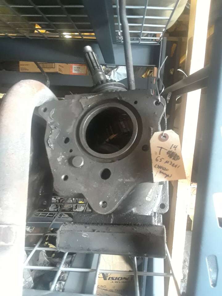 Jeep T14 3-Speed Tranny out of a '65 M38A1 (Military CJ-5), Bolts to R134 Engine - Rare