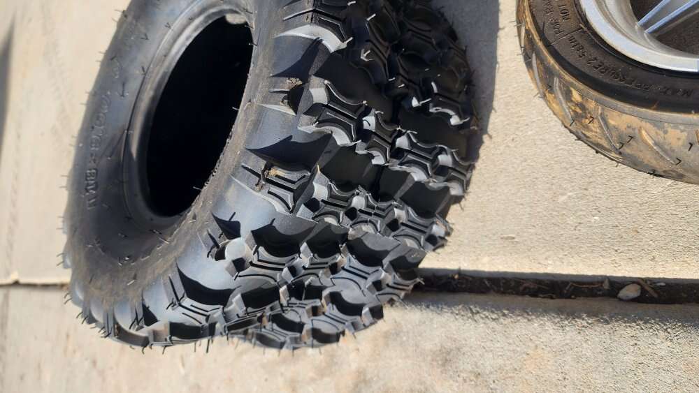 18-9.5 8 cleeted tires & skinny tires