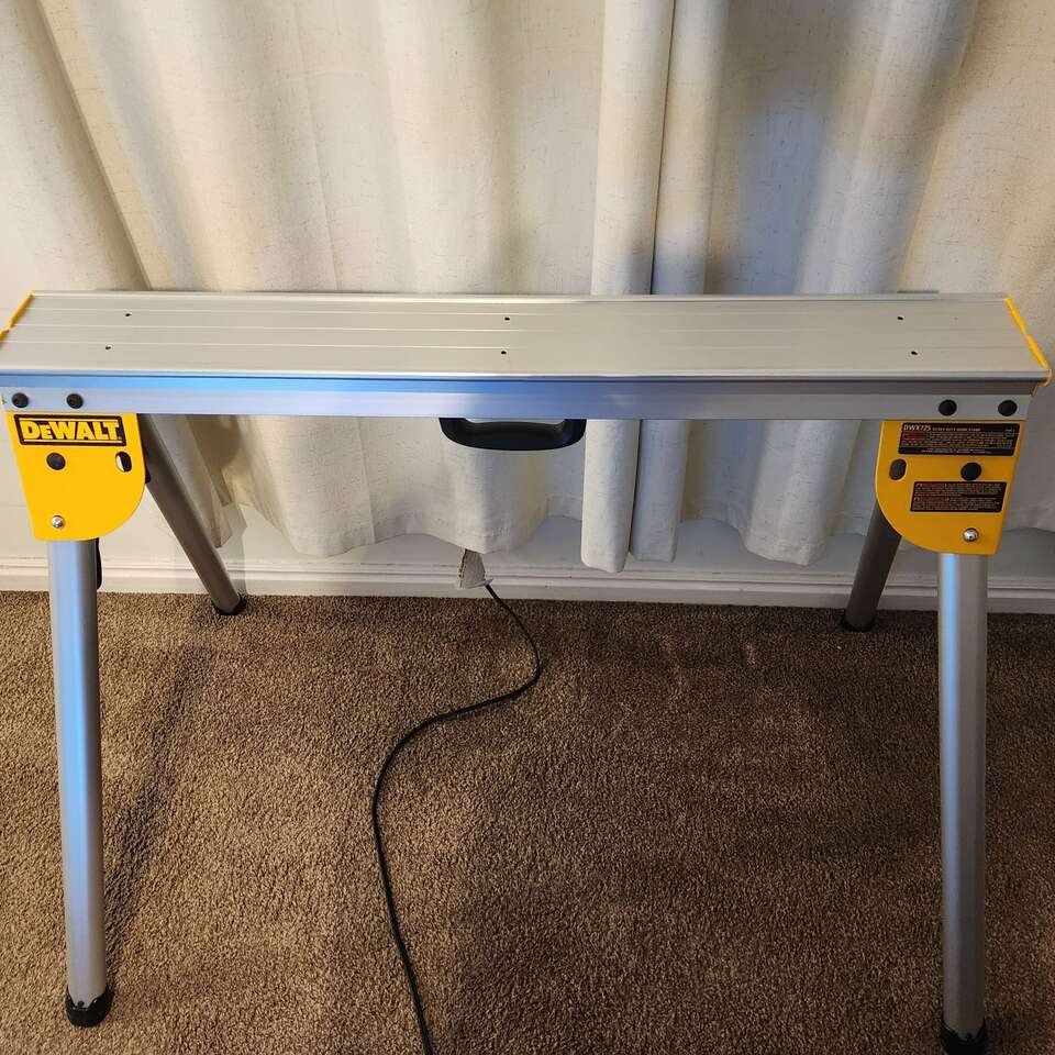 New Dewalt 15.4 lbs Heavy Duty Work Stand