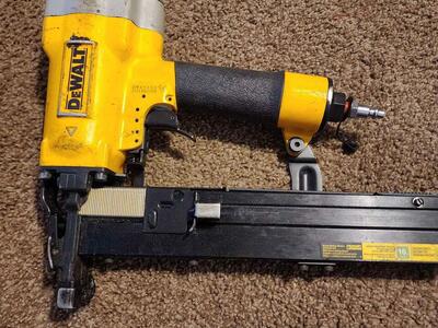 Pneumatic 16-Gauge 1in. Crown Lathing Stapler