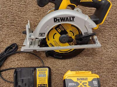 New Dewalt 20V MAX XR 6 1/2in. Circular Saw Kit