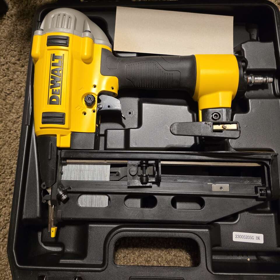 New Pneumatic 16-Gauge 2-1/2in. Finish Nailer