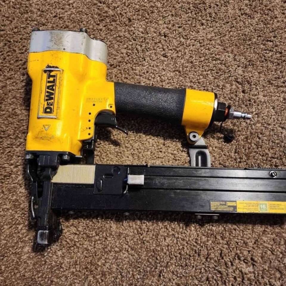 Pneumatic 16-Gauge 1in. Crown Lathing Stapler