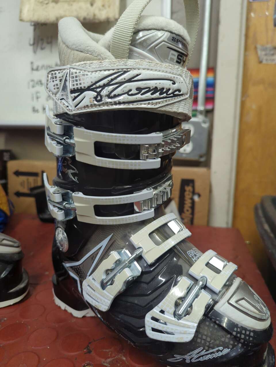 Atomic hawx 22.5 boots