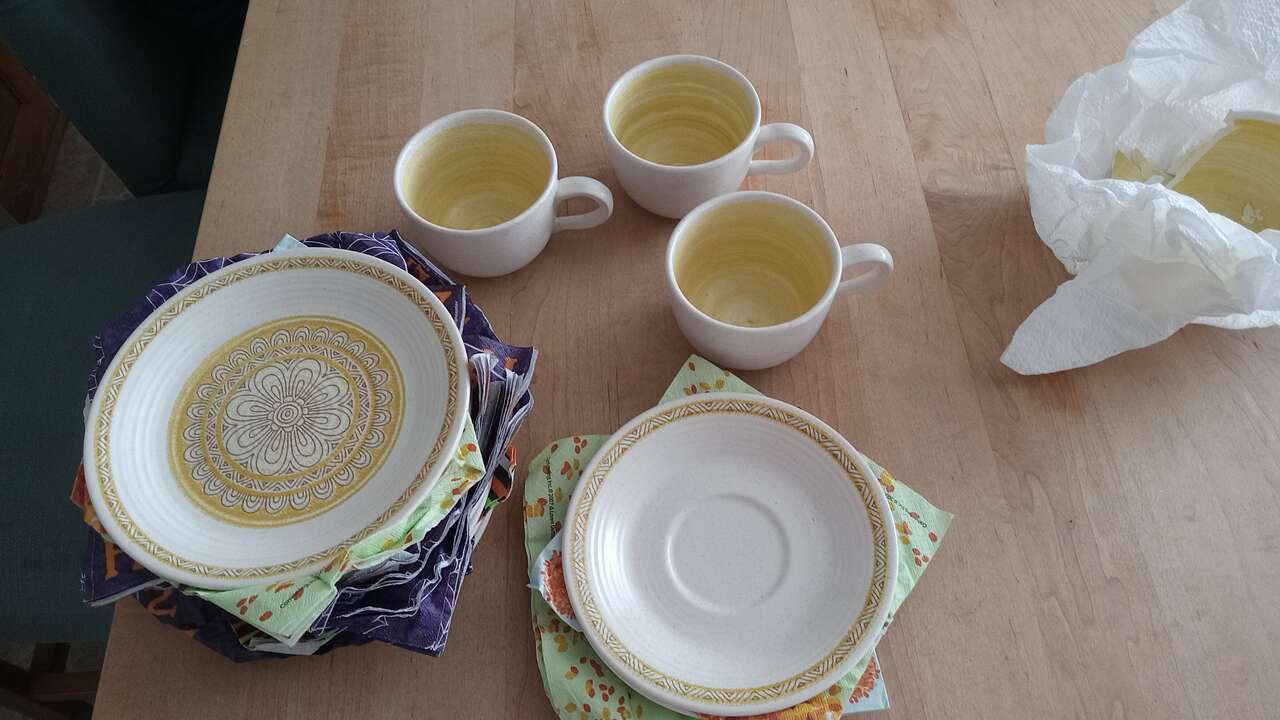 Kitchen items many vintage items