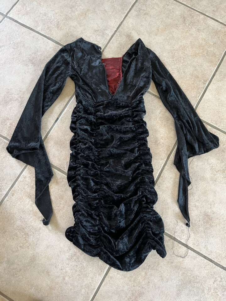 Girl’s vampire dress Costume size 6