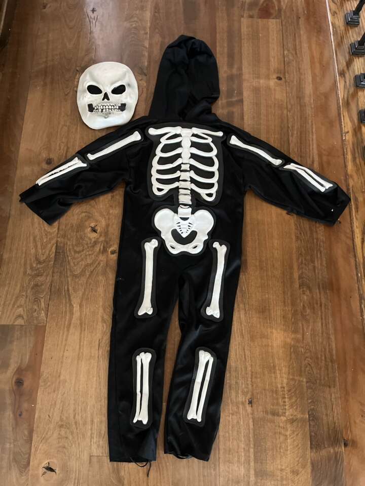 Kids skeleton costume size 4/6 mask and suit only