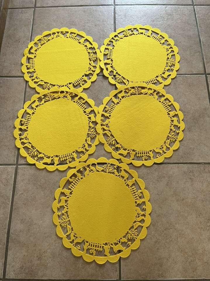 Set Of 5 Yellow Intricate Placemats