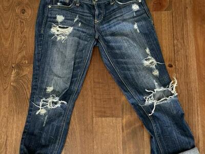 Abercrombie Size 0 Waist 25 Ripped Look