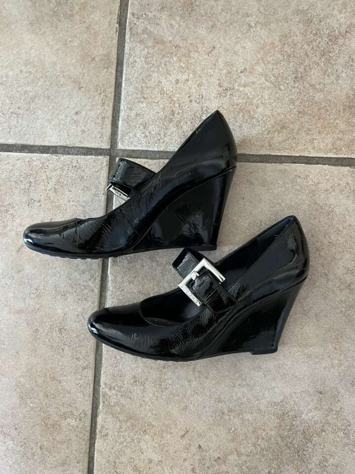 BCB Girls Women’s Witch Shoes Size 7 Black Shiny