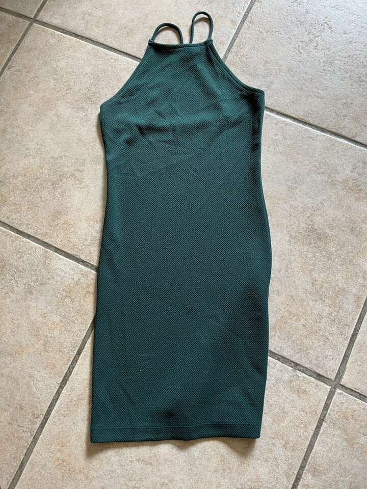 Dress lucid-pink brand dark green size small