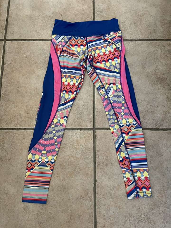 Leggings hot kiss brand multi colored size M