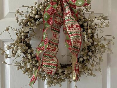 Deluxe Holiday Wreath 19 Inches Wide