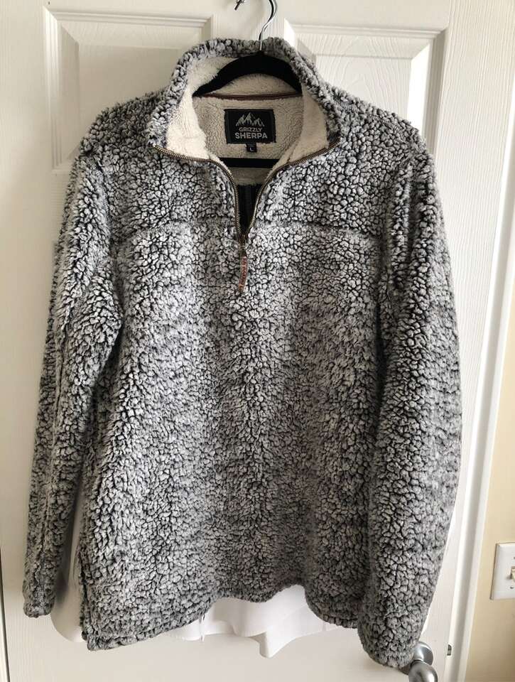 Grizzly Sherpa-Size Large-Warm! Front Pockets