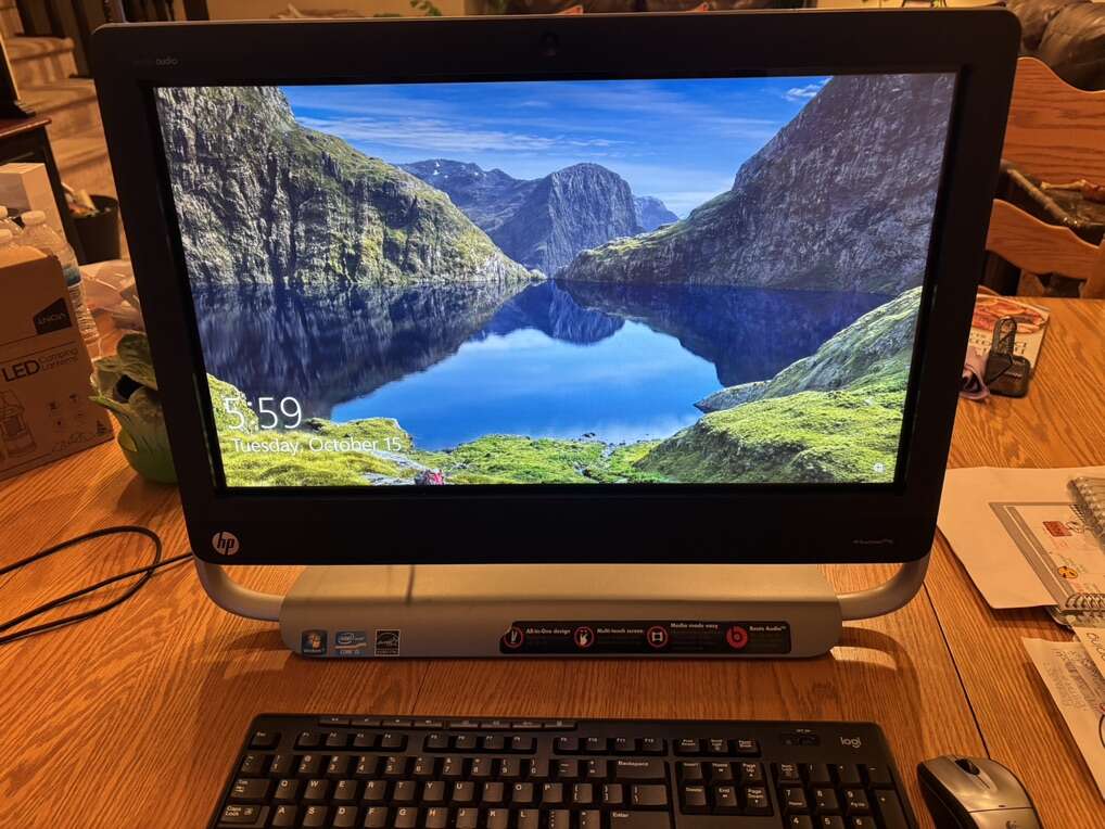 HP TouchSmart 520 All-In-One 2.5GHz 1TB HDD-Beats!