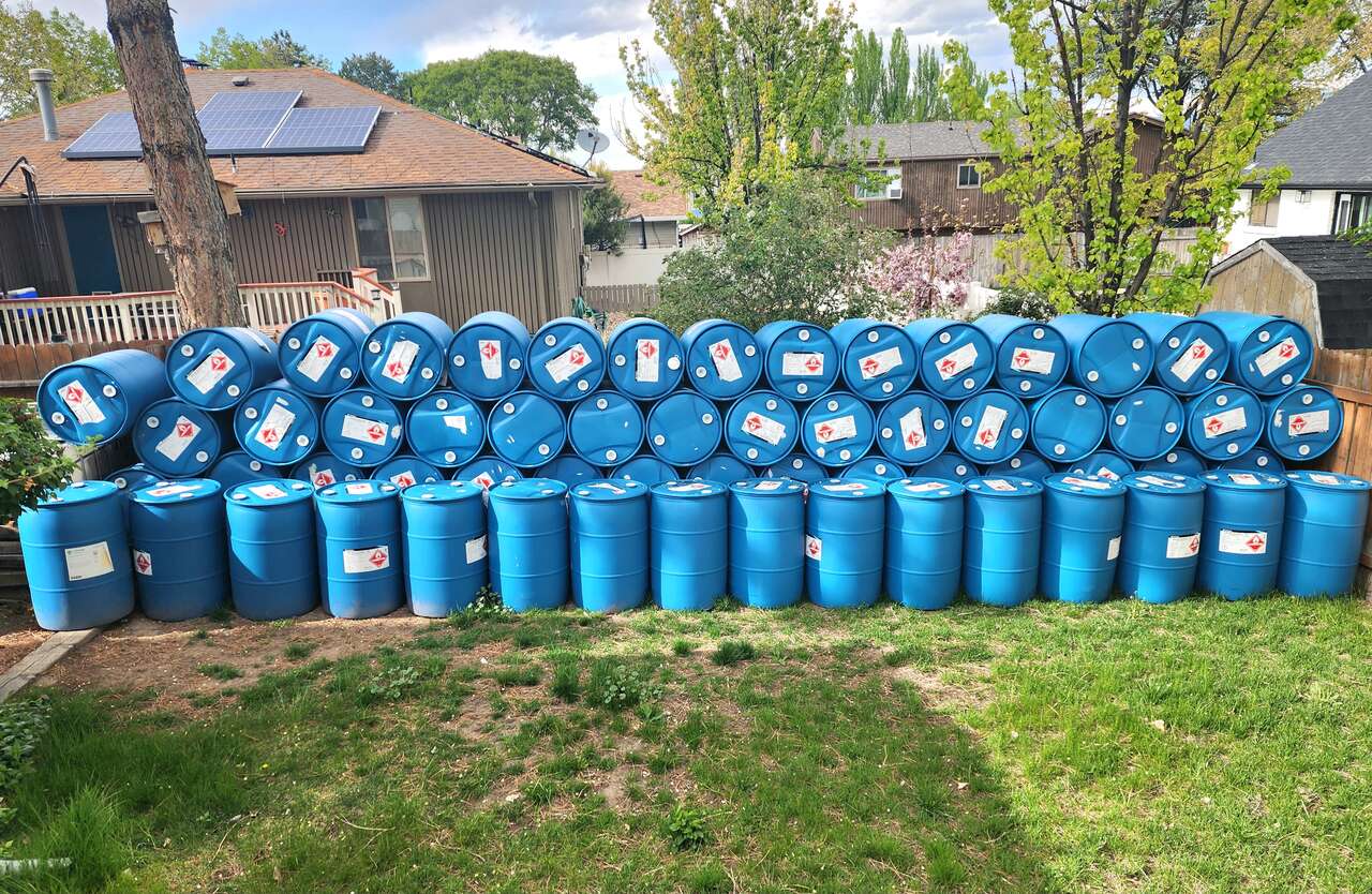 55gl Closed Top Poly Barrel