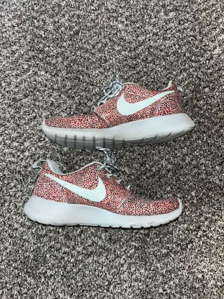 Nike Roshe Size 7