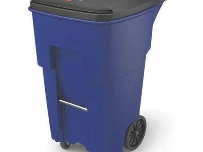 BRUTE STEP-ON ROLLOUT WITH CASTERS, SQUARE, 65 GALLON - BLUE