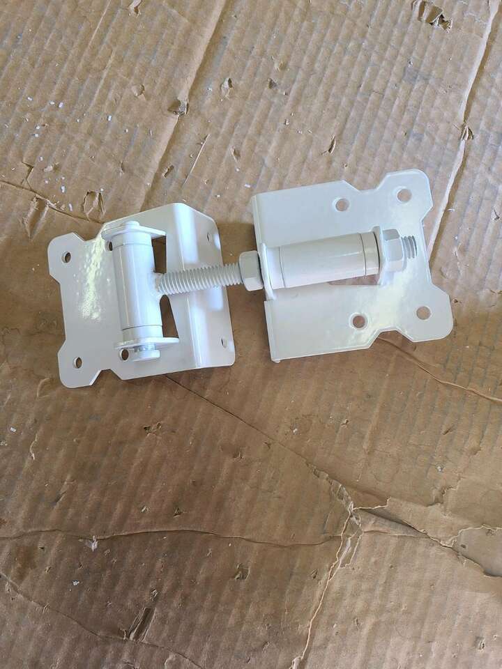 Gate hinges